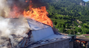 Пожар в Гоготле, Дагестан. Фото: ГУ МЧС России по РД