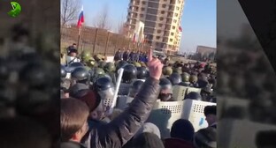 Акция протеста в Магасе 26 марта 2019 года. Стопкадр из видео «Кавказского узла» https://www.youtube.com/watch?v=B7vqt3Qx1bE