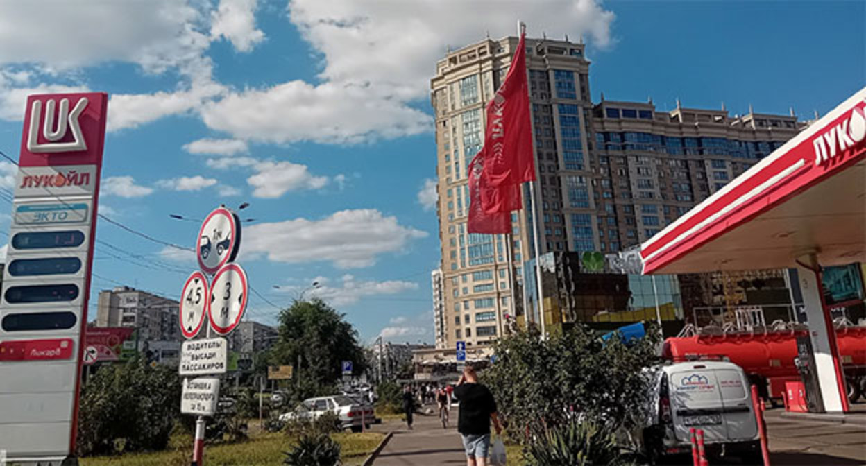 Заправка в Краснодаре. Фото Людмилы Сакс, Юга.ру
