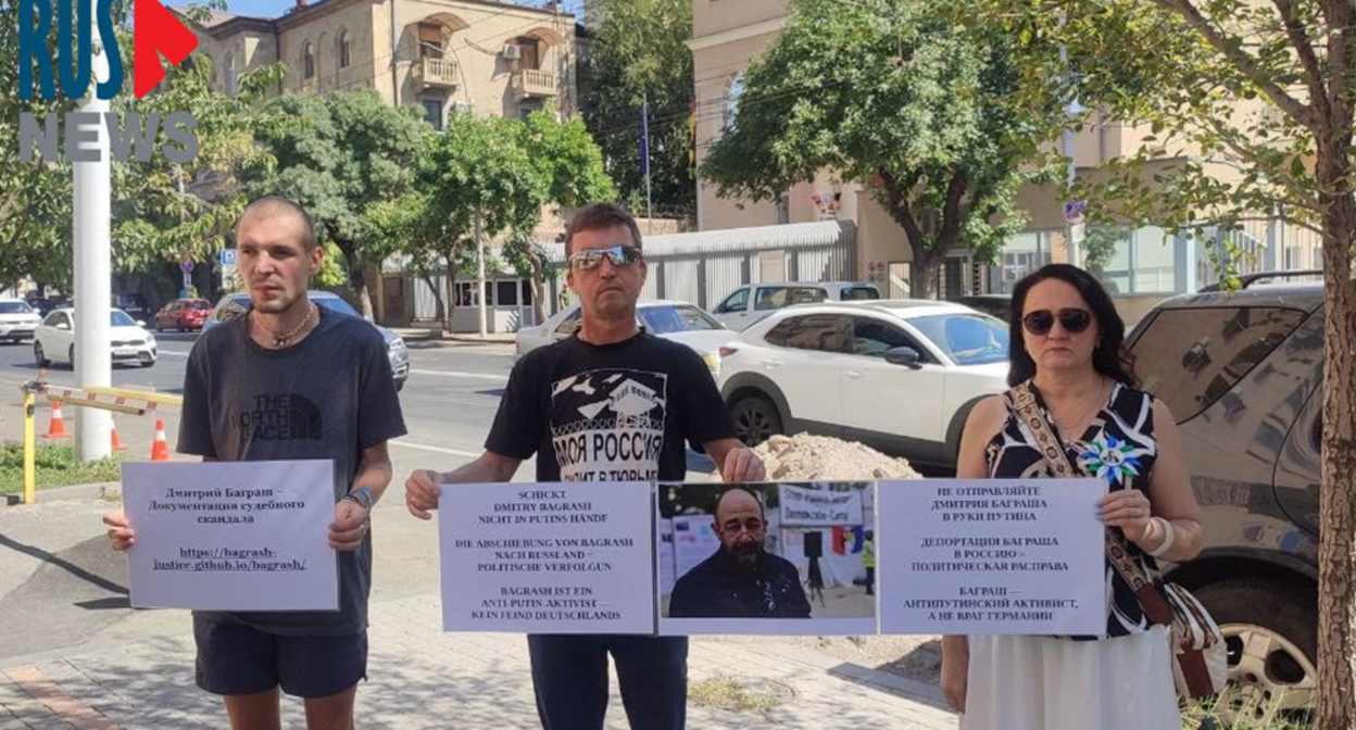Участники пикета в Ереване в поддержку Дмитрия Баграша. Скриншот публикации https://t.me/rusnews/91271